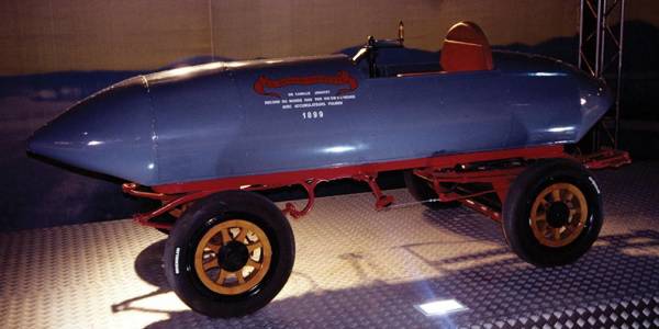 Jenatzy was an early pioneer of aerodynamic streamlining